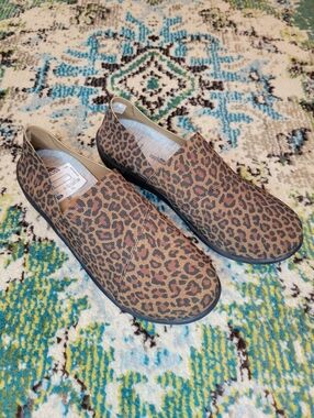 NEW Clarks Cloudstepper Leopard Printed Slip On Comfortable Shoes, Size Womens 8